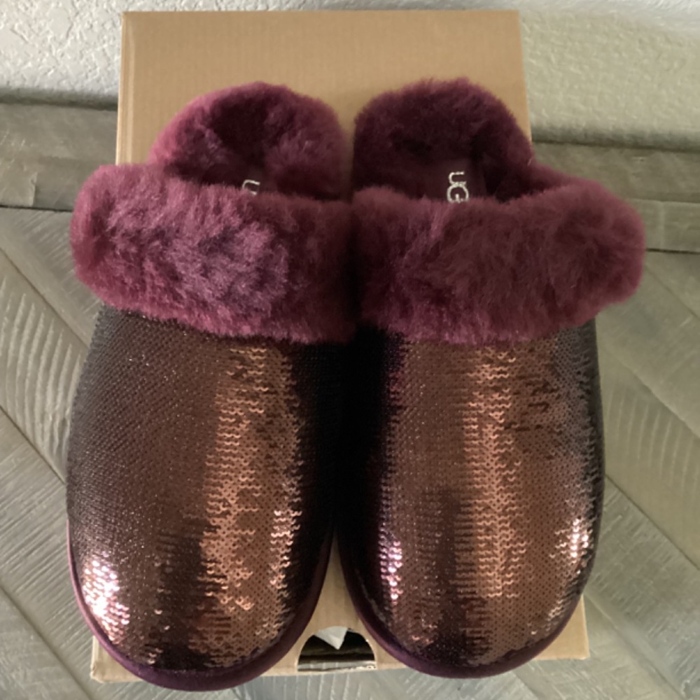 UGG® Women's Scuffette II Mirror Ball Slip On Slide Slipper Flats, size 5 - Picture 7 of 12